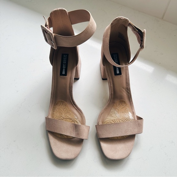 Design Lab Lord & Taylor | Suede Beige Pump | Size 10 - Picture 5 of 5